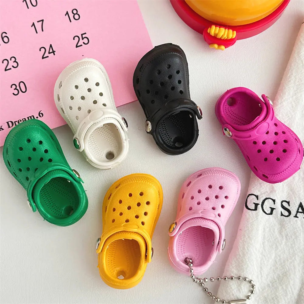 Creative Simulation Mini Slippers Pendant Cute Hole Shoes Keychain Pendant For Couples Versatile Small Accessories Pendant ﻿