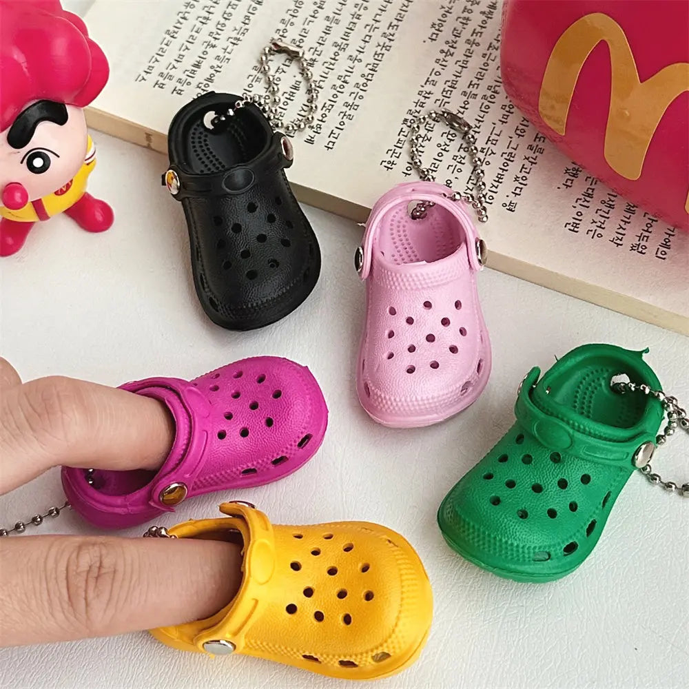 Creative Simulation Mini Slippers Pendant Cute Hole Shoes Keychain Pendant For Couples Versatile Small Accessories Pendant ﻿